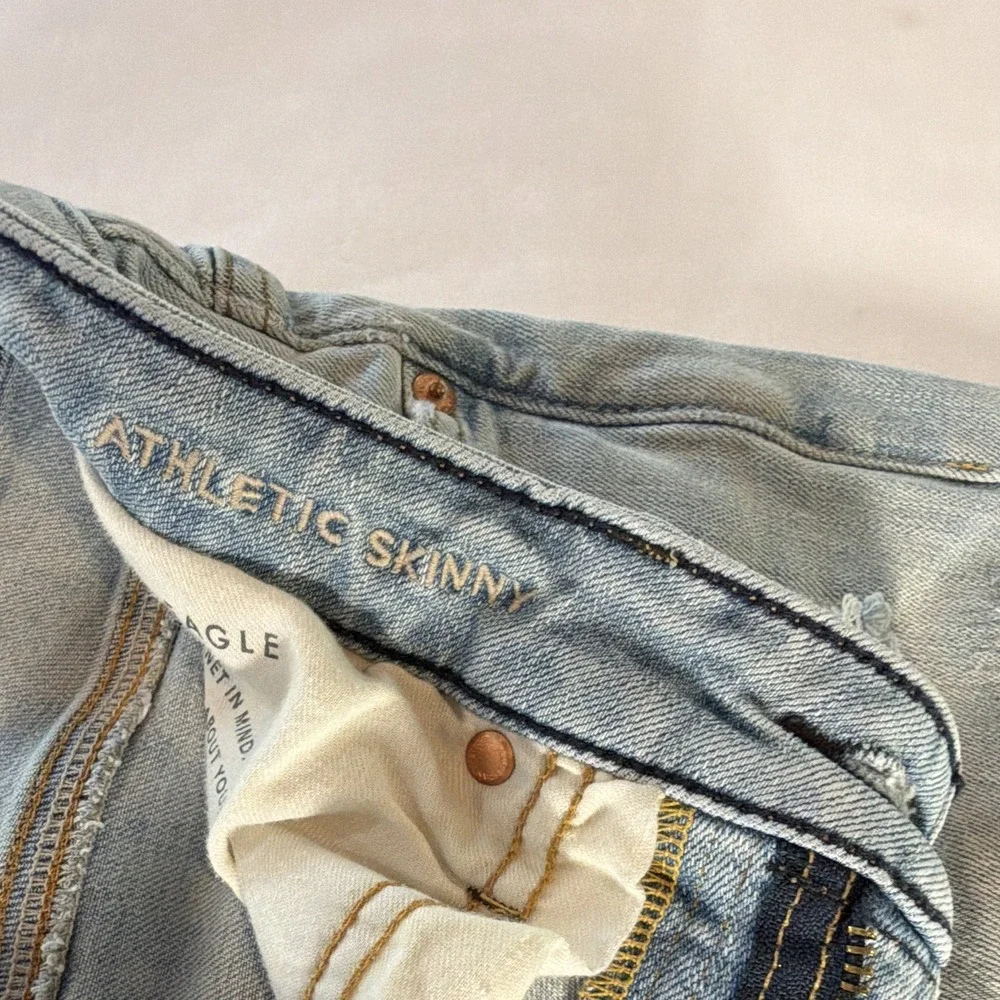 American Eagle 32/34 Men's AirFlex+ Temp Tech Light Wash Skinny Jeans